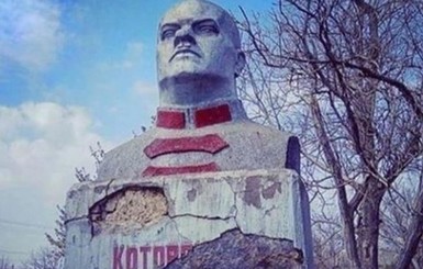 Под Одессой снесли памятник Котовскому