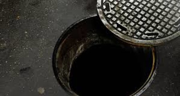 Автоледи из Черкасс выбила компенсацию с коммунальщиков за открытый люк