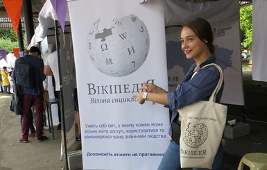 Украиноязычная Википедия побила рекорд по просмотрам, но русскоязычная версия в стране остается популярней