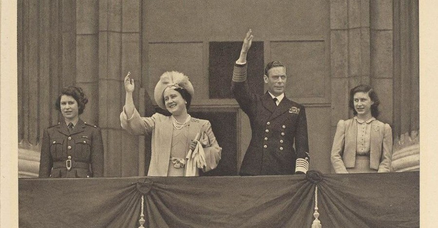 В День Победы королева Елизавета сбежала из дворца с принцессой Маргарет