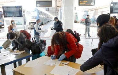 В Нацбанке заявили, что украинцы стали активнее искать работу за границей