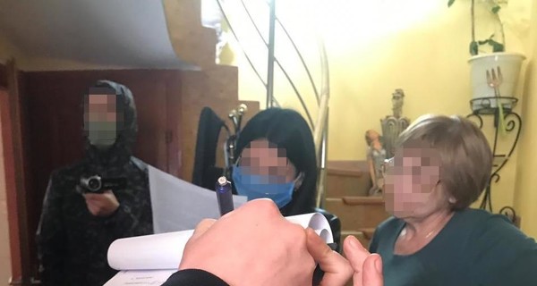 В Мукачеве бабушка продавала детям метамфетамин и проверяла деньги на детекторе банкнот