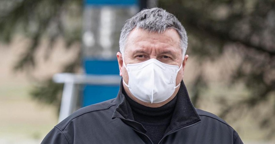 Аваков пригрозил уголовной ответственностью за задержку доплат медикам