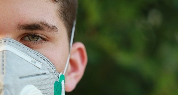 Английский климатолог создал медицинские маски, которые отображают процесс глобального потепления
