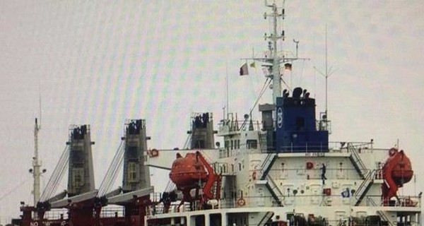В Одессе суд незаконно снял арест с российского судна, добывавшего песок в Крыму