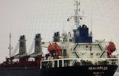В Одессе суд незаконно снял арест с российского судна, добывавшего песок в Крыму