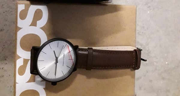 В Украину под видом гуманитарки завезли тонну брендовой одежды, обуви и аксессуаров