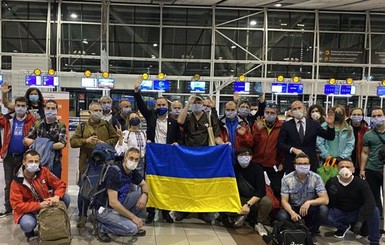 Украинским полярникам удалось вылететь из Чили в Украину