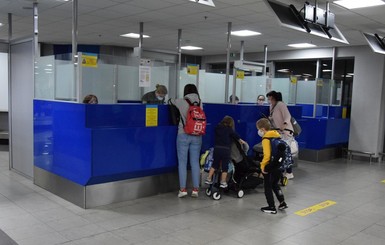 Из трех стран прилетели эвакуированные украинцы