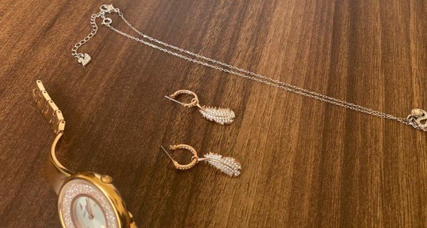 Под Киевом женщина воровала ювелирные украшения на глазах у кассира 