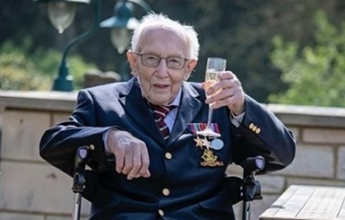 100-летний британец, собравший на благотворительность 40 миллионов долларов, станет рыцарем