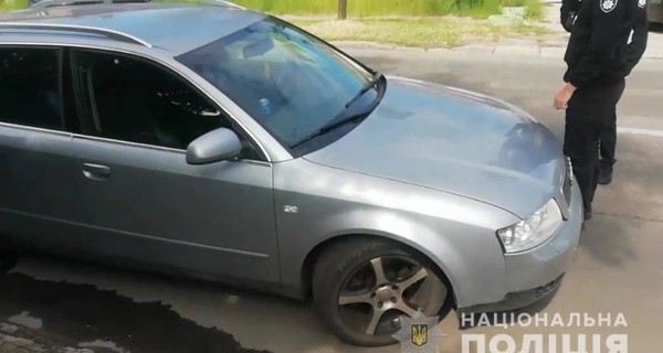 В центре Днепра более 20 человек напали на сотрудников полиции