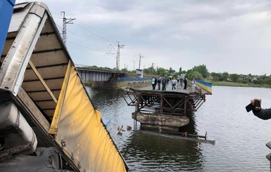 Жители Никополя о обвалившемся мосте: На нем даже на велосипеде ездить было страшно