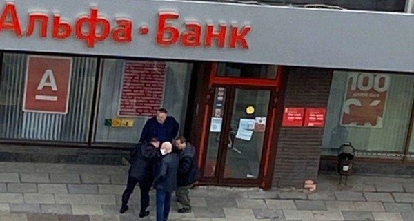 Правоохранители задержали захватчика отделения банка в России: заложника освободили