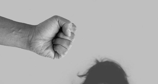 В Киевской области двух полицейских задержали по подозрению в изнасиловании