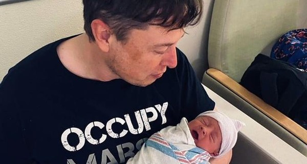 Илона Маска и певицу Граймс заставили сменить имя ребенка
