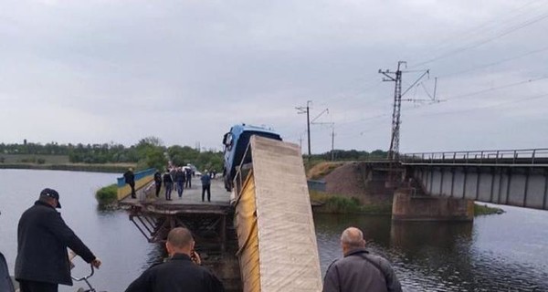 Рядом с разрушенным мостом на Днепропетровщине появится понтонная переправа