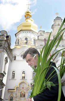 Ющенко подарил Киево-Печерской лавре старинную икону 