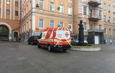 В Киеве горела Александровская больница, где лечат больных коронавирусом