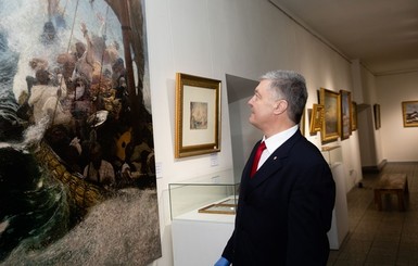 Арт-сообщество спорит, имел ли право музей Гончара устраивать выставку картин Порошенко