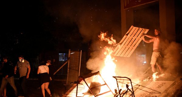 В США из-за протестов после полицейского беспредела застрелили мужчину