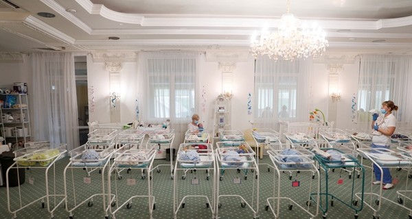 20 семей из Аргентины и Испании приехали в Украину за младенцами от суррогатных матерей