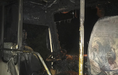 В Николаеве ночью сгорел автобус