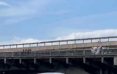 Полиция задержала минера моста Метро в Киеве, который требовал встречи с Зеленским