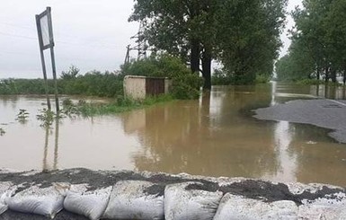 Тернопольскую, Львовскую и Волынскую области предупредили о надвигающемся паводке