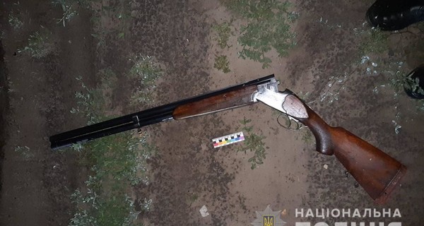 Под Днепром мужчина решил пострелять по кустам, а попал в 16-летнего парня