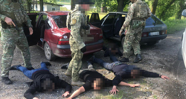 На Днепропетровщине полицейские заставляли людей совершать преступления ради показателей