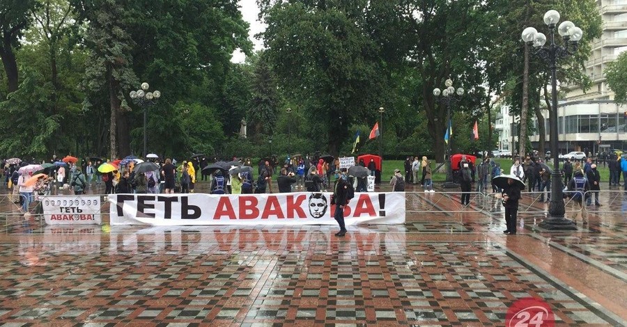 Под Радой разбивают палатки за отставку Авакова: Геращенко прокомментировал ситуацию 