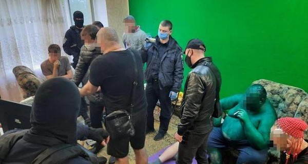 Жертвы садиста-блогера из Бердичева: Откажешься сырую курицу схавать или сесть на огурец - начнет избивать 