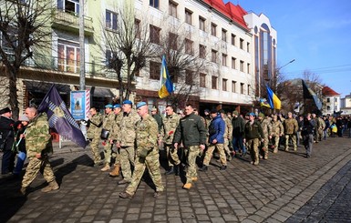 Зеленский предложил узаконить частные армии в Украине