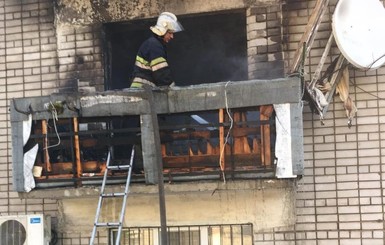 Взрыв и пожар в квартире Новомосковска: спасатели успели эвакуировать маленького ребенка 