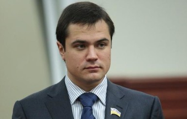 Комарницкий с Тищенко воруют песок ради подкупа избирателей, - депутат