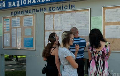Абитуриентам на заметку: сколько стоит обучение на самых популярных направлениях в украинских вузах