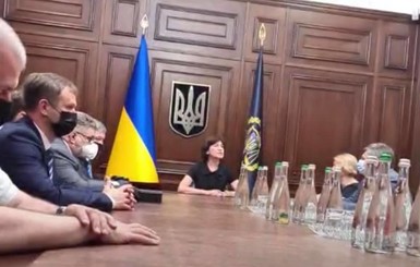 Офис Генпрокурора - о вручении подозрения Порошенко: Решается вопрос о содержании под стражей 