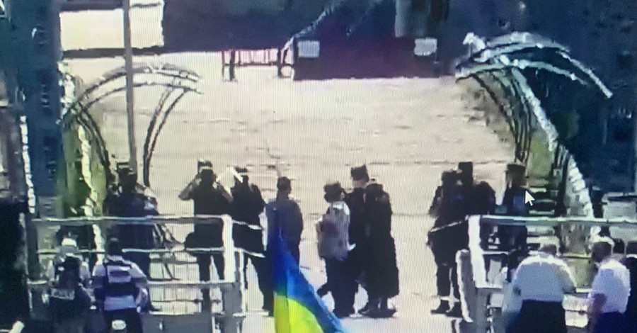 Сторонники “Л/ДНР” не пропускают украинцев на временно оккупированную территорию 