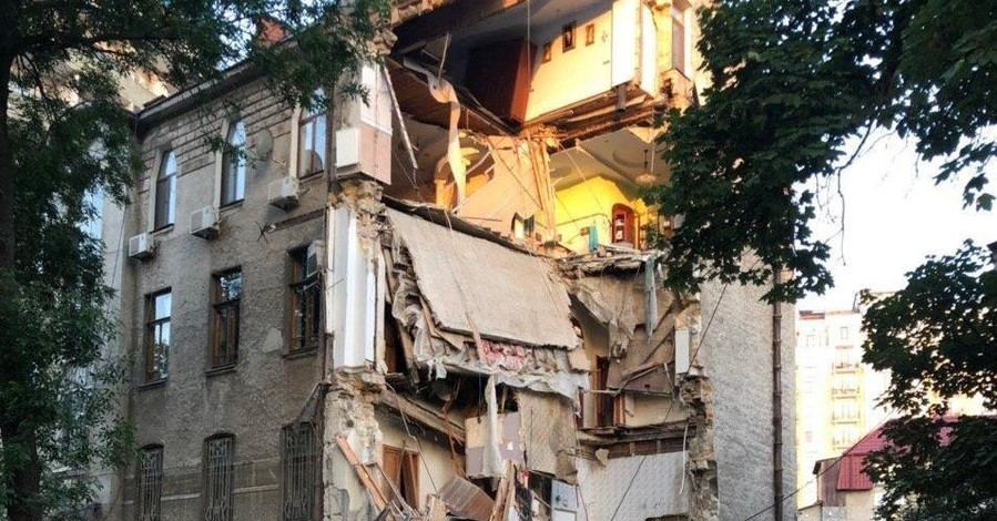 В Одессе обрушился еще один жилой дом: разбору завалов мешает поврежденная газовая труба