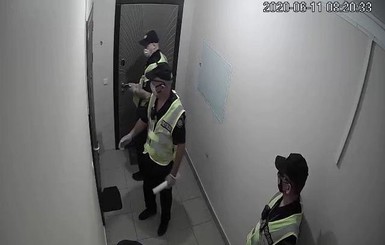 Полиция пришла к Стерненко с постановлением о принудительном приводе в СБУ