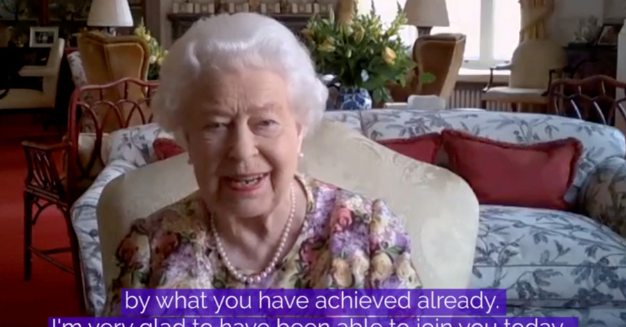Королева Елизавета II впервые в истории провела видеоконференцию