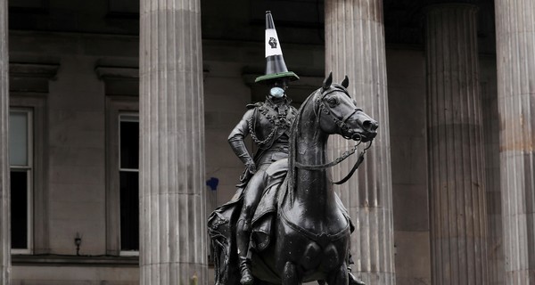 Виноват памятник: чьим монументам досталось от протестующих против расизма