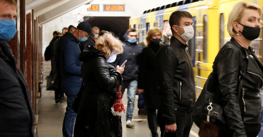 Вторую волну коронавируса не исключают половина украинцев