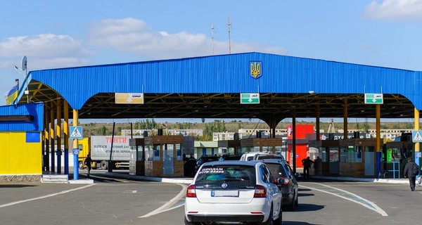 Украина разрешила въезд иностранцам и открывает КПВВ на границе с Крымом