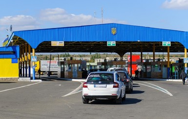Украина разрешила въезд иностранцам и открывает КПВВ на границе с Крымом