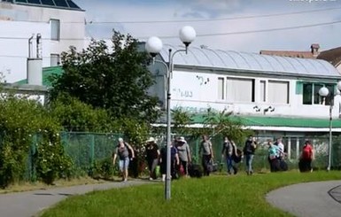 На границе с Польшей создалась огромная очередь: люди стоят по 10 часов
