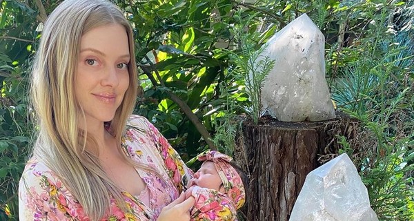 Мэтью Беллами устроил первую фотосессию для новорожденной дочери