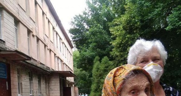 В Ровно 92-летняя бабушка и ее дочь вылечились от коронавируса