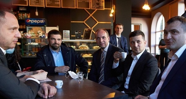 Неприкасаемый президент: заплатит ли Зеленский штраф за выпитый кофе в Хмельницком решит Верховный суд